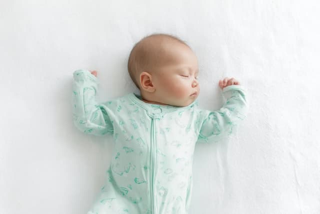 Baby slaap routine met flesvoeding