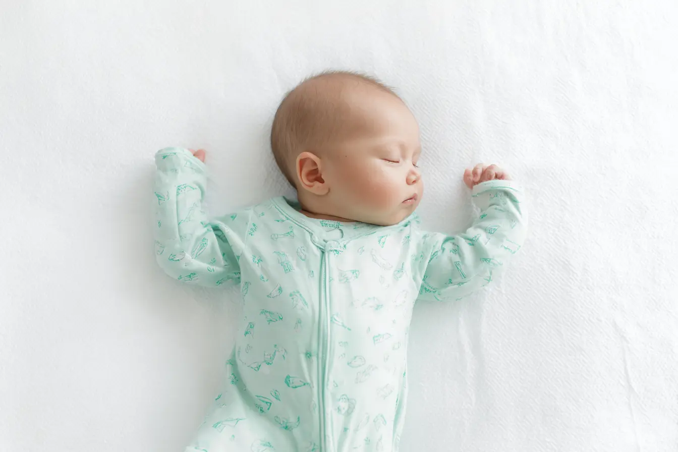 Slapende baby tijdens herstel van diarree